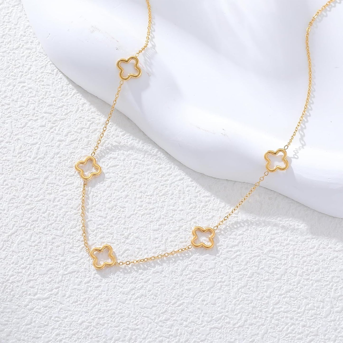 18K Gold Plated Four Leaf Clover Necklace Exquisite Gold Four Leaf Clover Necklace Stainless Steel Flower Lucky Pendant Dainty Jewelry Gifts