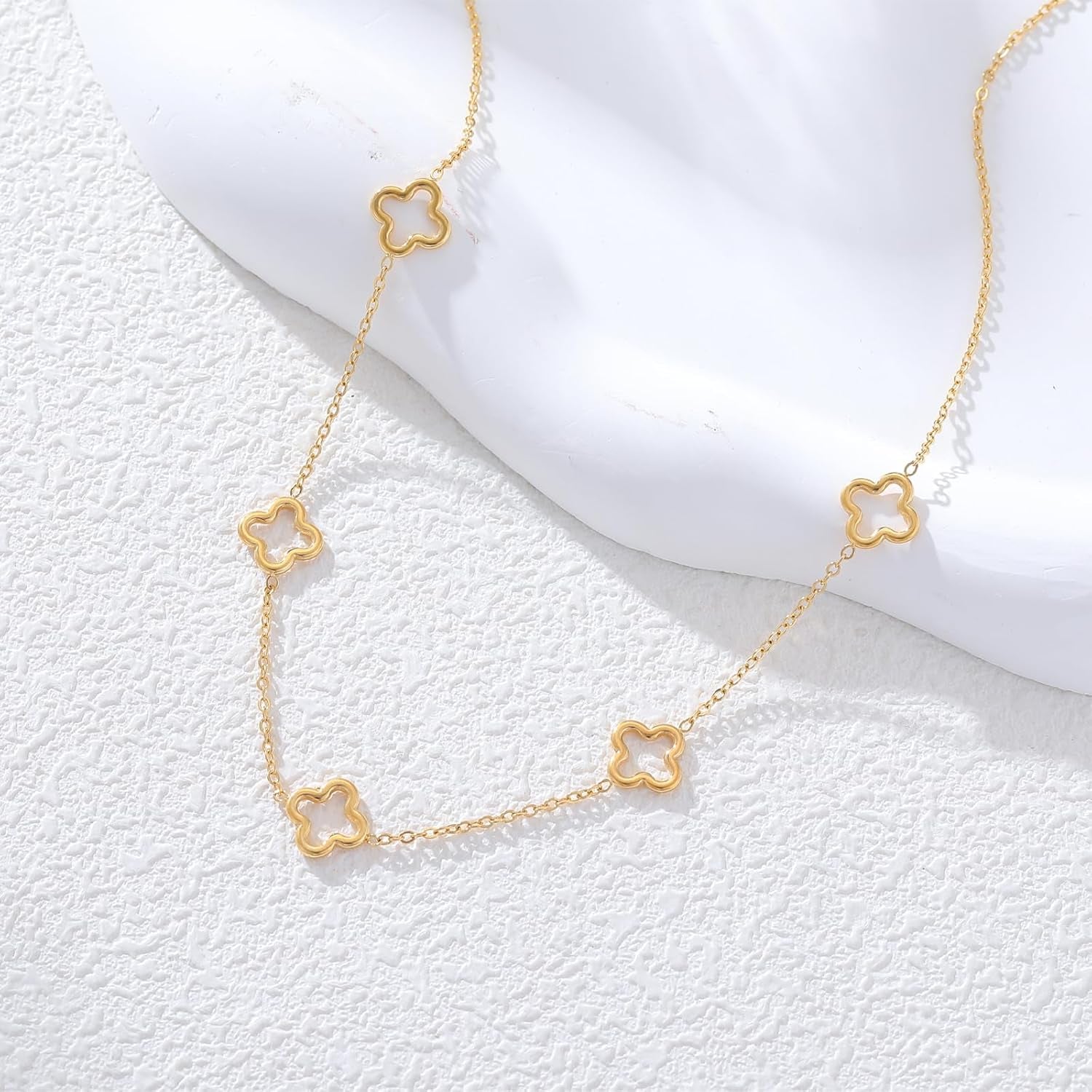 18K Gold Plated Four Leaf Clover Necklace Exquisite Gold Four Leaf Clover Necklace Stainless Steel Flower Lucky Pendant Dainty Jewelry Gifts