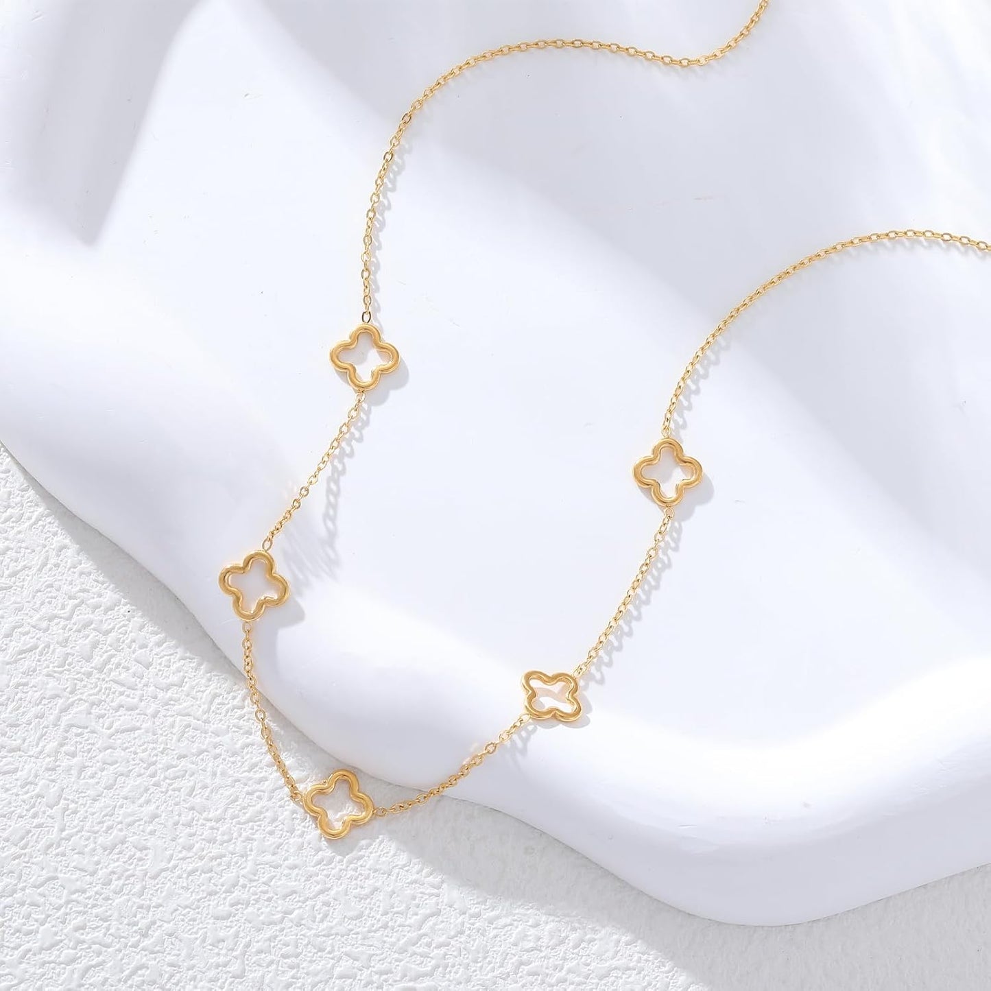 18K Gold Plated Four Leaf Clover Necklace Exquisite Gold Four Leaf Clover Necklace Stainless Steel Flower Lucky Pendant Dainty Jewelry Gifts