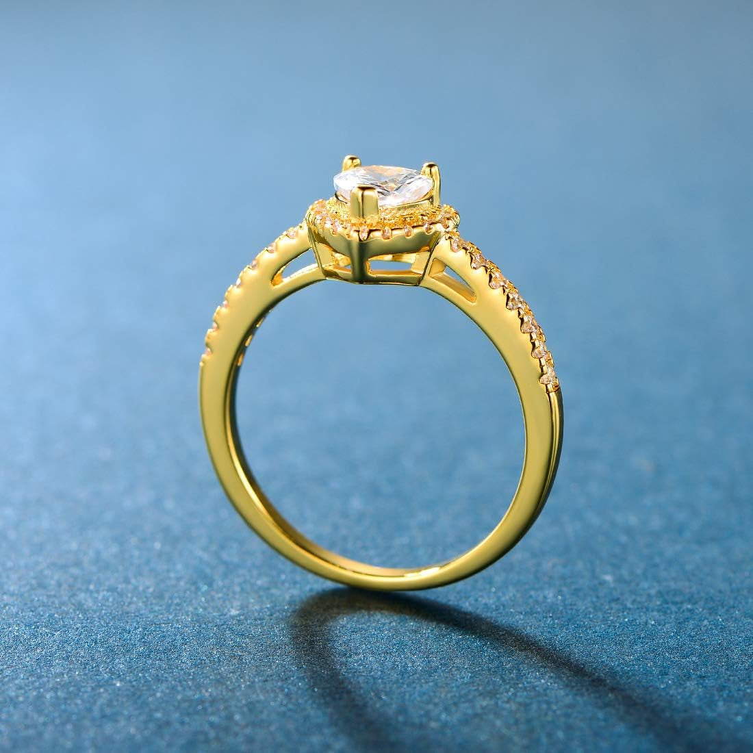 Women's wedding ring with heart-shaped cubic zirconia design