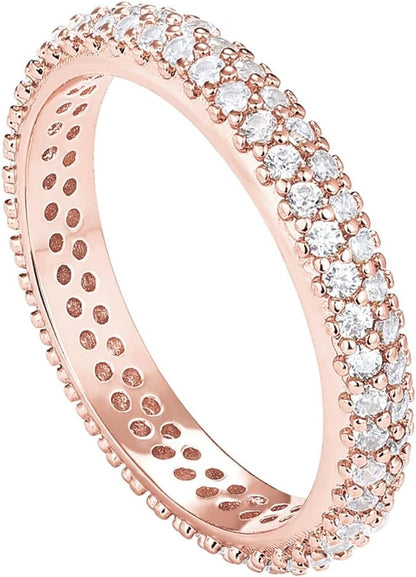 Eternity ring size comparison on model's hand