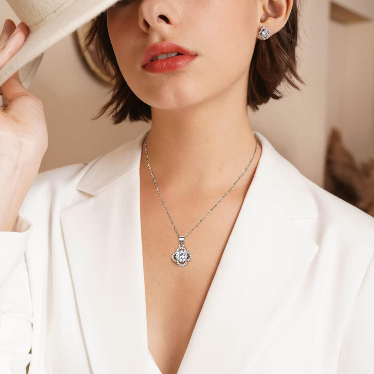 Emibele Lucky Clover Bracelet Necklace Earrings Jewelry Set for Women, Classic 4-Leaf White Gold Plated Bracelet Cubic Zirconia Studs Earrings Good Luck Pendant Necklace Mother’S Day Jewelry Gifts