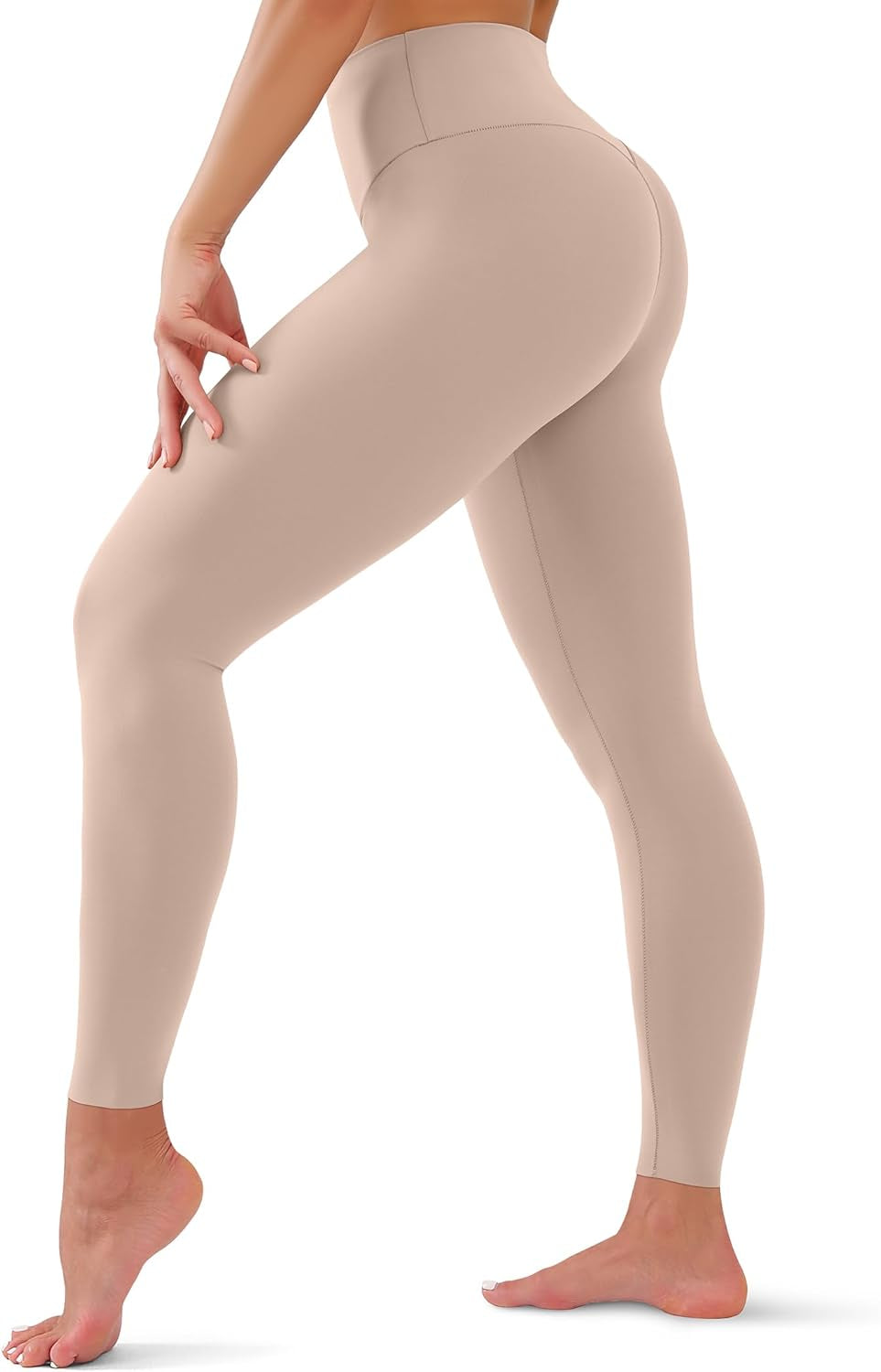 Athletic leggings pocket feature for phone storage