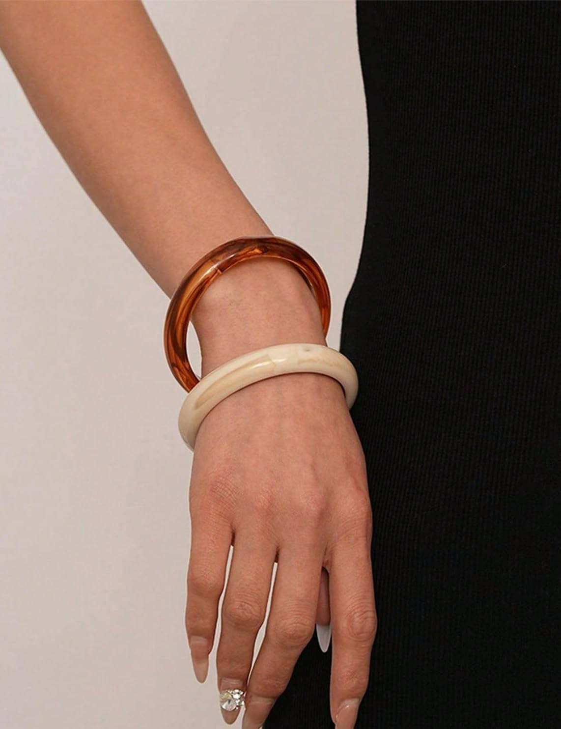 2PCS Resin Bracelet Set for Women Trendy Cream Acrylic Resin Bangle Bracelets Tortoise Shell Translucent Acetate Wristband Bangle Jewelry