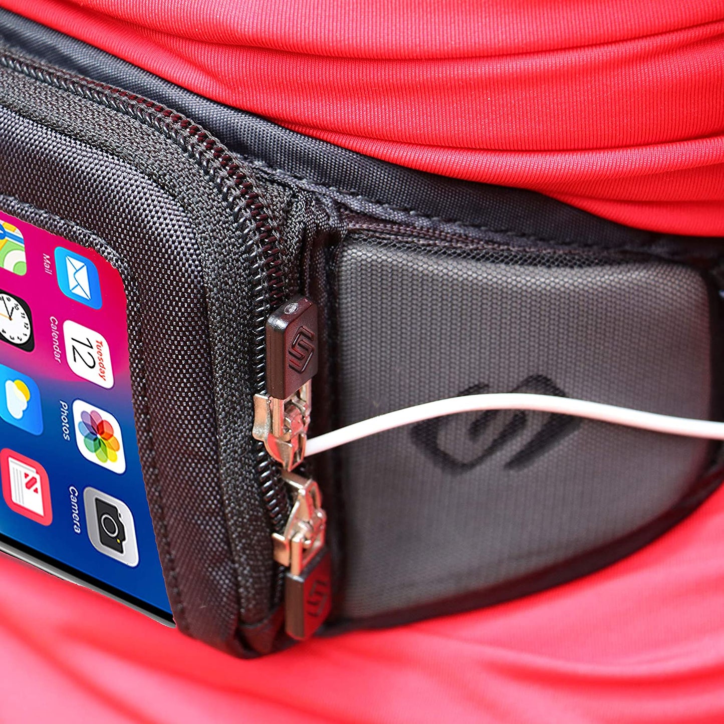 iPhone 15 Pro Max secured in Sporteer Kinetic running belt