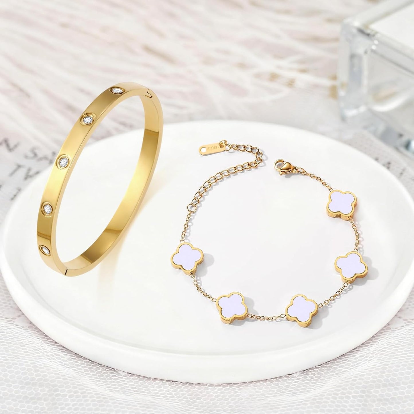 2Pcs 18K Gold Plated Clover Bracelet for Women Gold Love Bangle Four Leaf Clover Bracelet Set Gold Bracelets Stack Trendy Lucky Link Bracelets Jewelry Christmas Valentines Birthday Gifts for Women