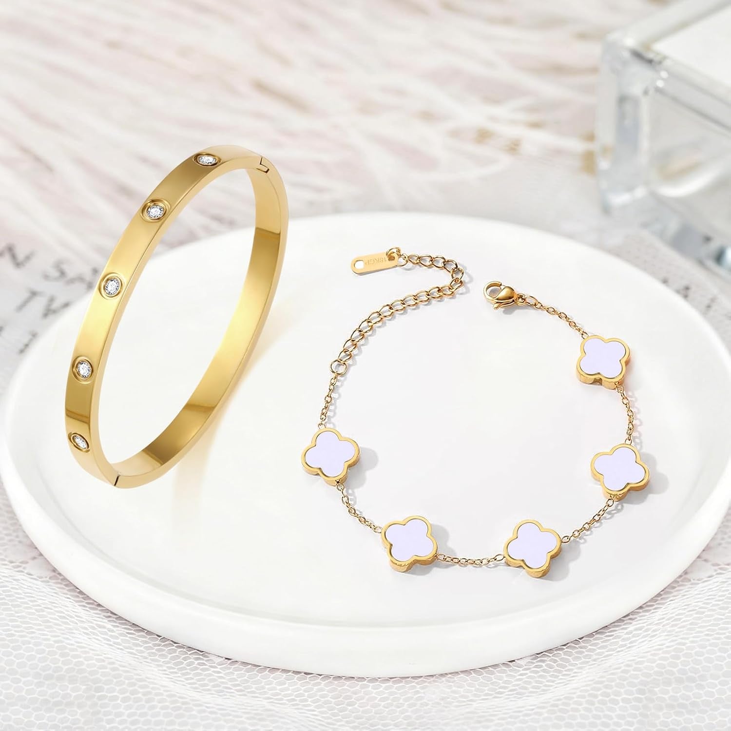 2Pcs 18K Gold Plated Clover Bracelet for Women Gold Love Bangle Four Leaf Clover Bracelet Set Gold Bracelets Stack Trendy Lucky Link Bracelets Jewelry Christmas Valentines Birthday Gifts for Women