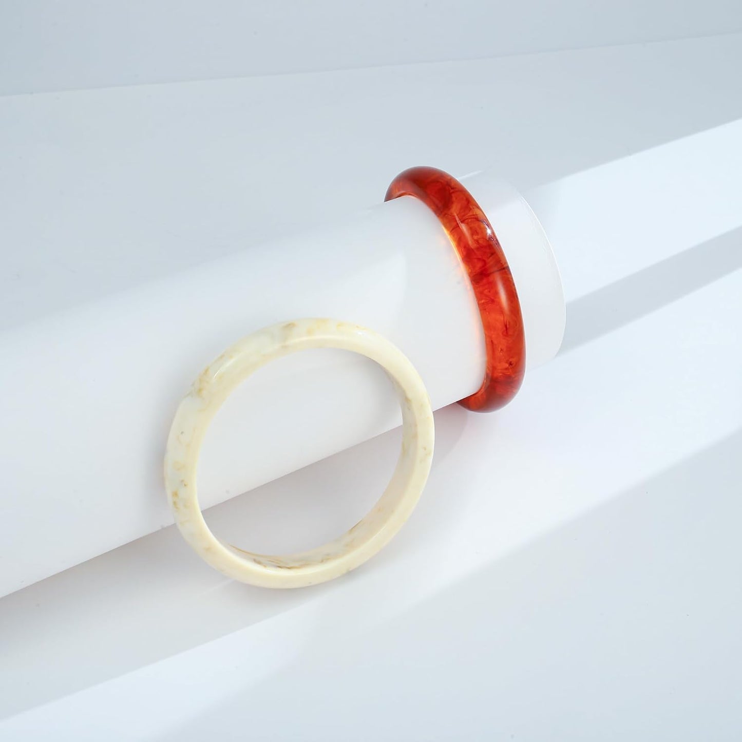 2PCS Resin Bracelet Set for Women Trendy Cream Acrylic Resin Bangle Bracelets Tortoise Shell Translucent Acetate Wristband Bangle Jewelry