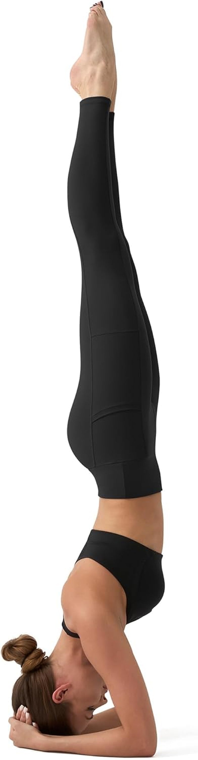 High waisted running pants in grey fabric texture detail