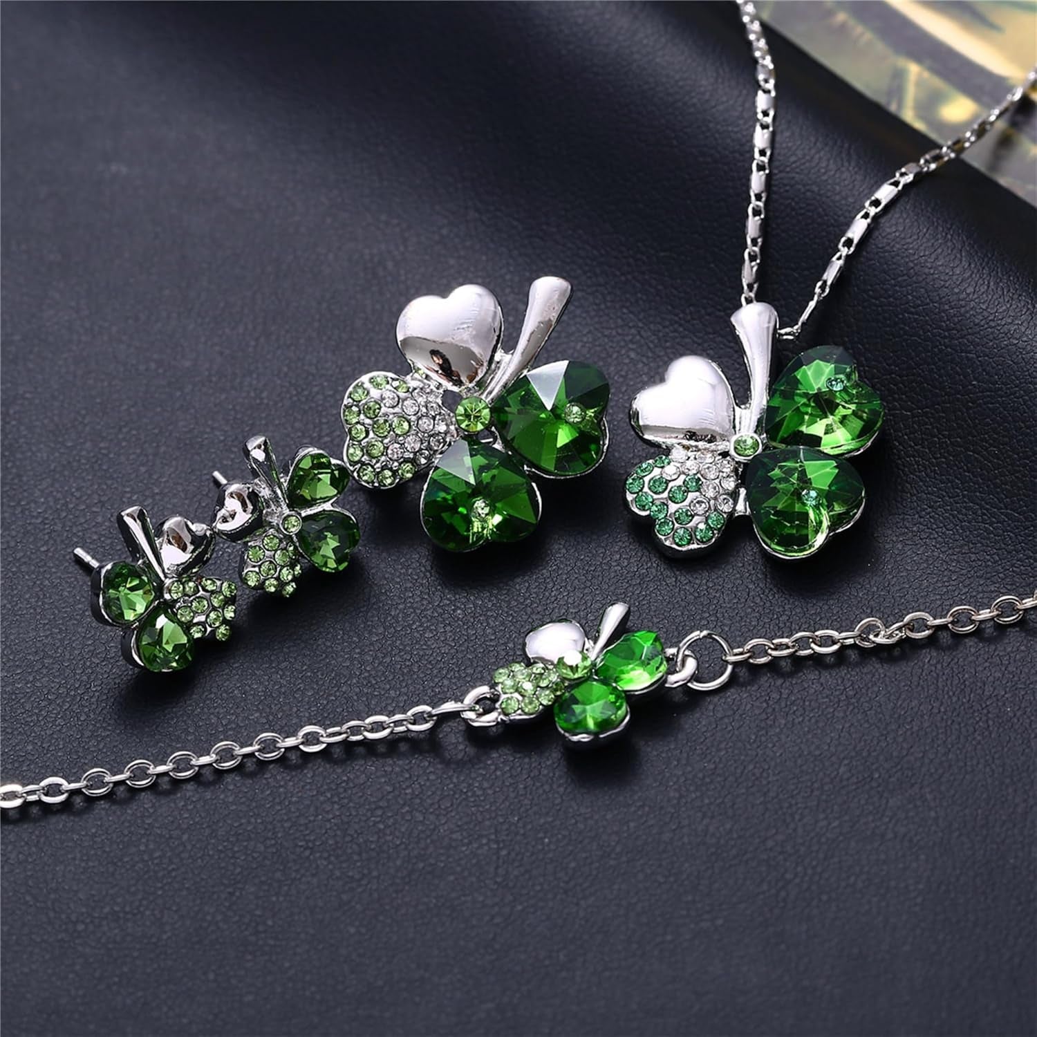 Gyovinnjuwanua Four Leaf Clover Alloy Jewelry - 4Pcs Irish Saint St.Patrick'S Day Lucky Necklace Bracelet Earrings Ring Jewelry Gifts, Clover Silver Alloy Ornament & Plush Gift Pouch for Women