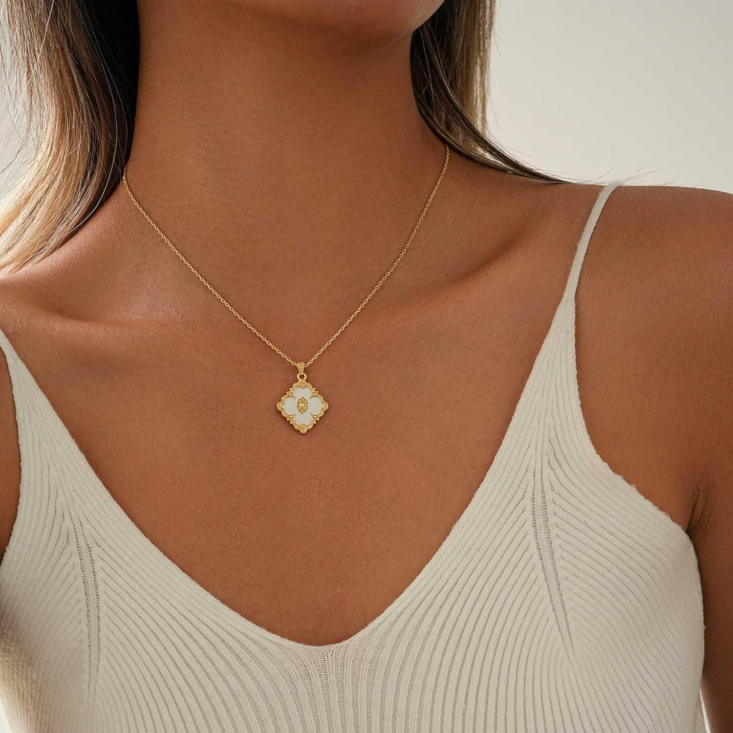 Gold Clover Necklace for Women ，Dainty 14K Gold Plated Pendant Necklace Colorful Clover Pendant Lucky Necklaces for Women Jewelry