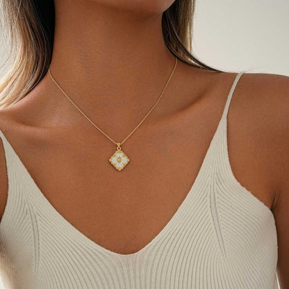 Gold Clover Necklace for Women ，Dainty 14K Gold Plated Pendant Necklace Colorful Clover Pendant Lucky Necklaces for Women Jewelry