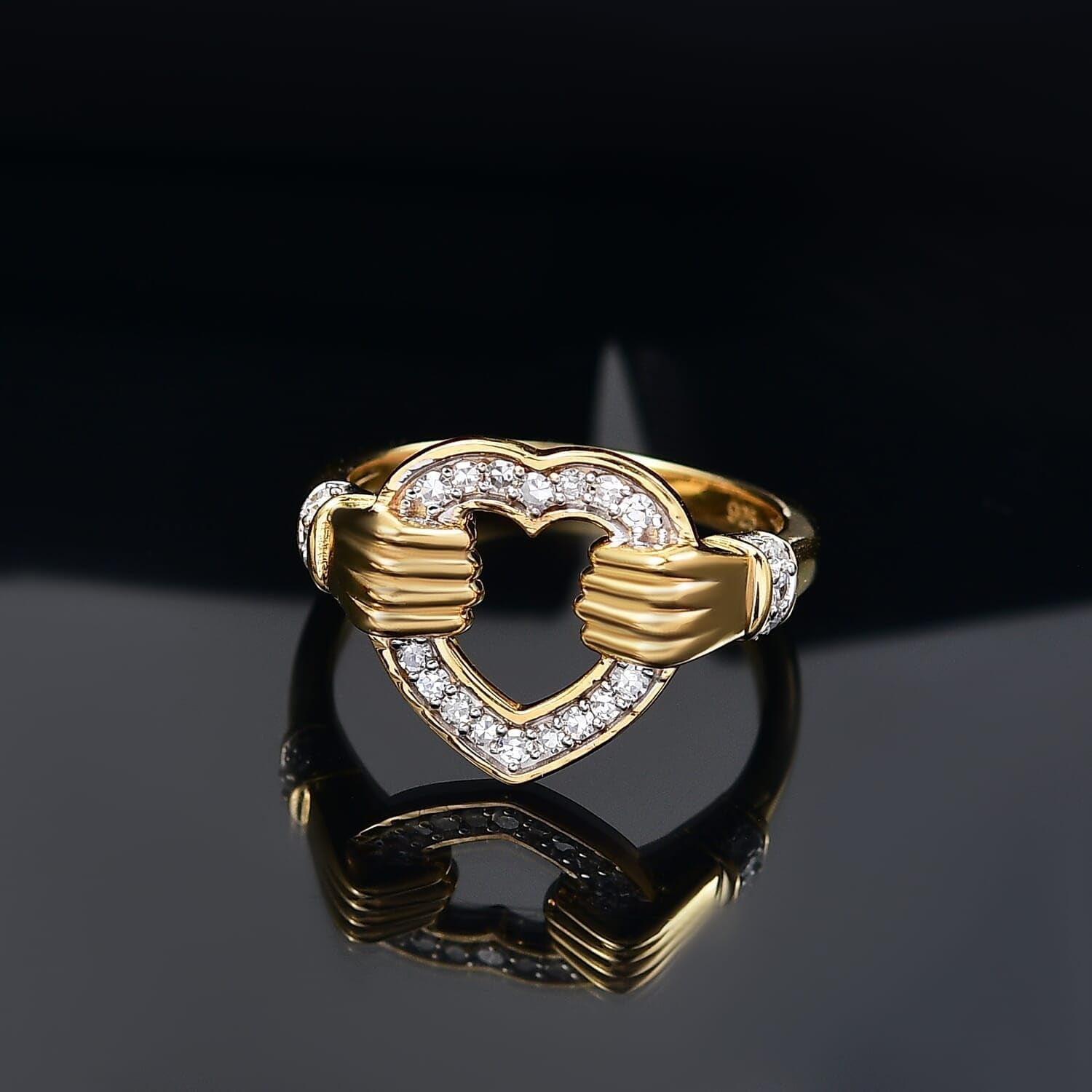 Close-up of 0.25 ct lab grown diamond on gold vermeil band