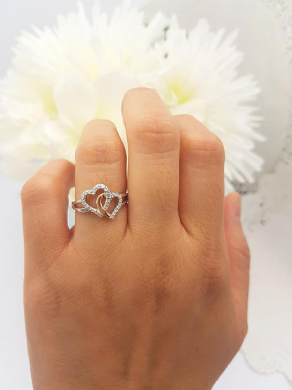 Dazzlingrock promise ring detail showing diamond setting