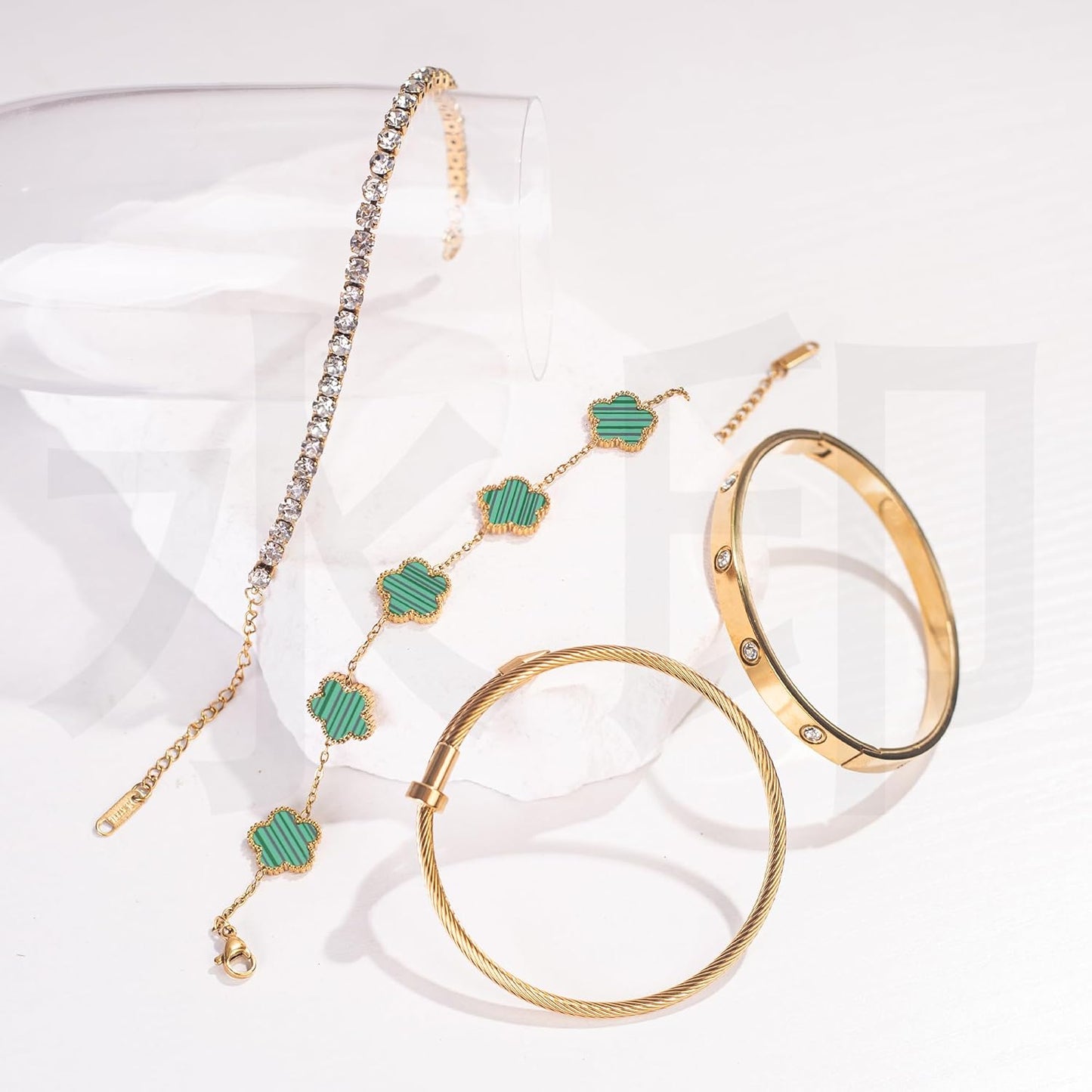 Mother's day gold bracelet set with floral clover design