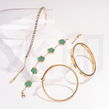 Mother's day gold bracelet set with floral clover design