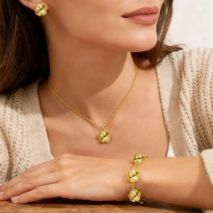 Freinit 4Pcs Gold Necklace Earrings Bracelet Set, 18K Gold Plated Flower Jewelry Set Floral Pendant Stud Gold Jewelry Sets for Women,Christmas Birthday Lucky Gift for Mom Wife Daughter GF