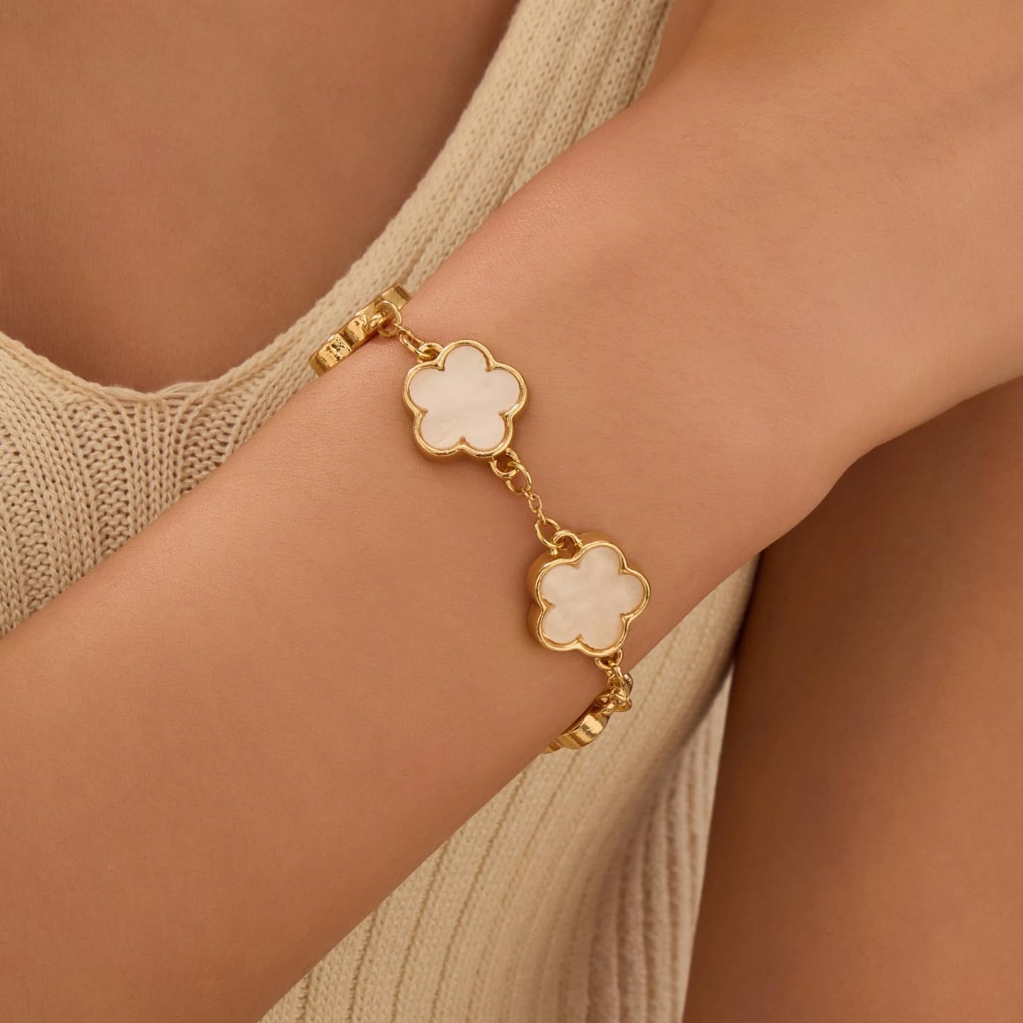 2 PCS Lucky Flower Bracelet Set for Women, Delicate Floral Chain Link, Cute and Classic Jewelry Accessory, Ideal for Daily Wear and All Occasions