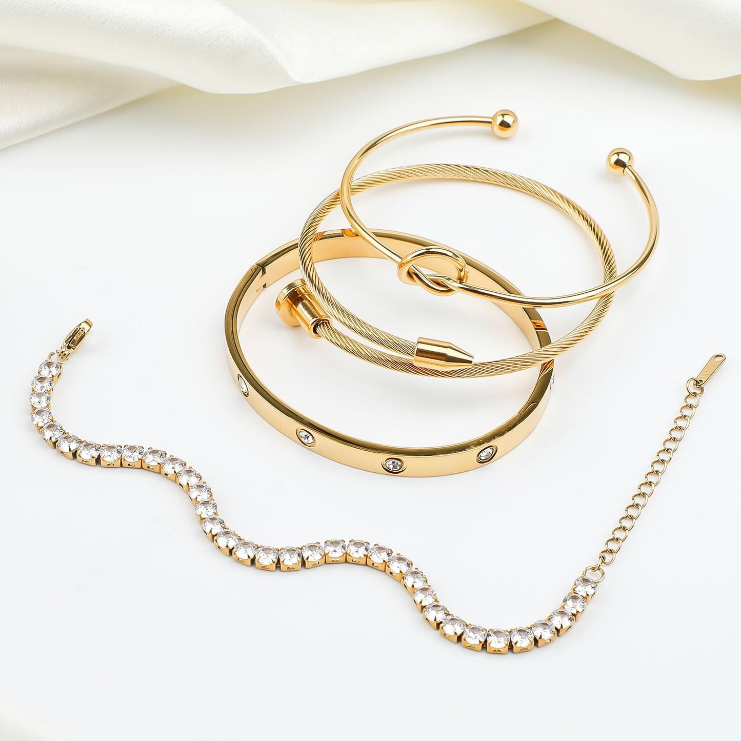 Bracelet Bangle Set, 4Pcs Stackable Four Leaf Gold Bracelet Set for Wife Mom Girlfriend