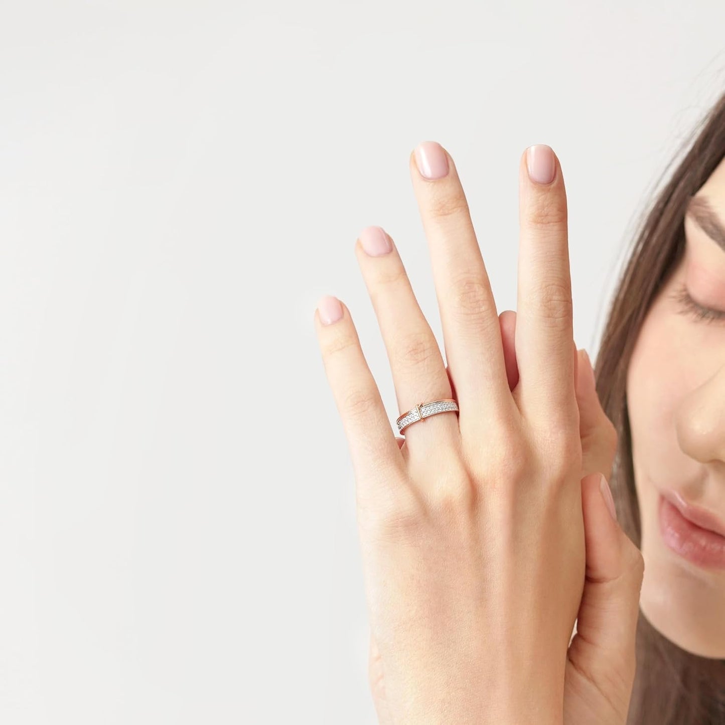 Woman wearing 18K white red gold love knot diamond ring
