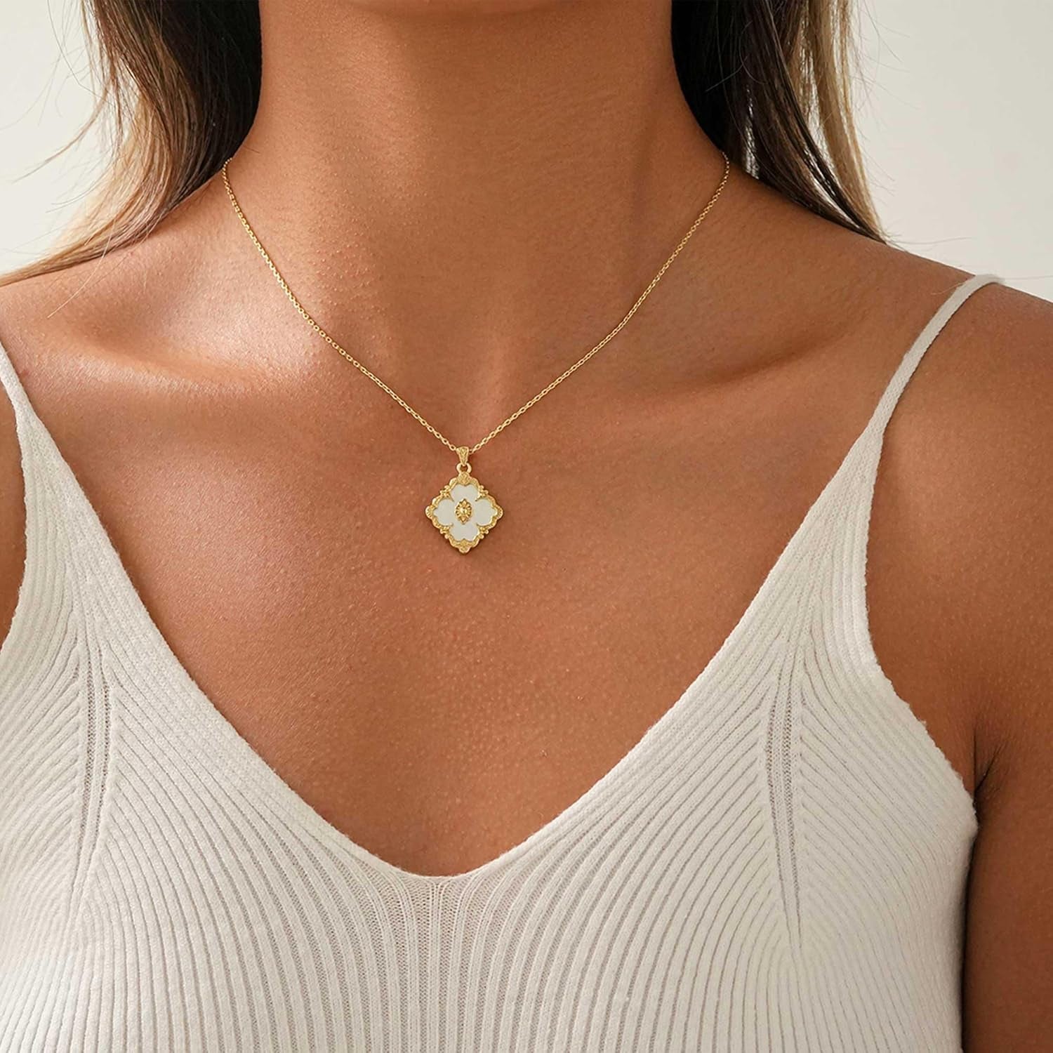 Gold Clover Necklace for Women ，Dainty 14K Gold Plated Pendant Necklace Colorful Clover Pendant Lucky Necklaces for Women Jewelry