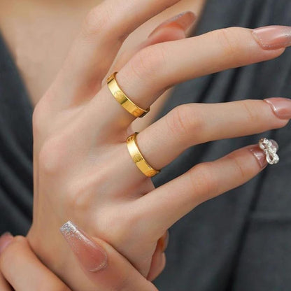 Unisex wedding band with intricate nine-tailed fox design