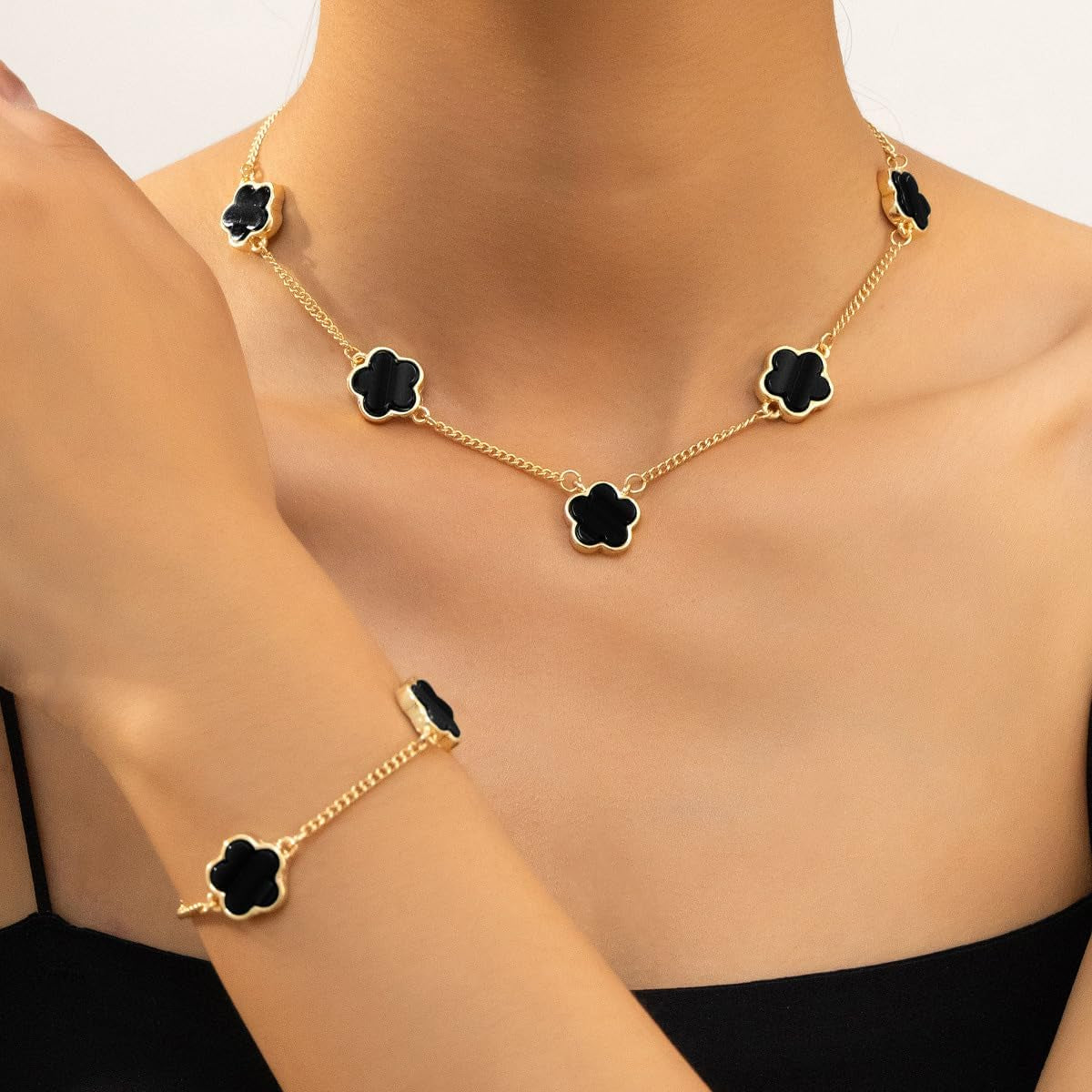 1 PC Five-Leaf Clover Flower Necklace, Black and Gold Tone Chain Jewelry for Women, Trendy Accessory for Casual Wear, Fashionable Jewelry for Her (Black&Gold)