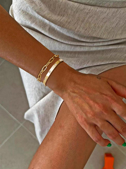 Shimmering cubic zirconia stones on gold plated bead bracelet