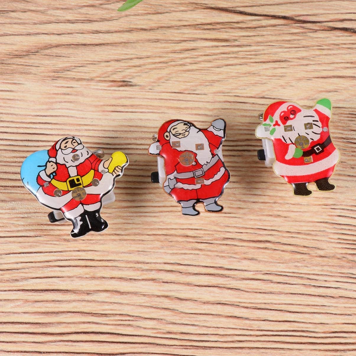 25Pcs Christmas Led Brooch Lapel Pin Light up Flash Lighted Santa Claus Snowman Reindeer Brooch Badge Christmas Light up Toys