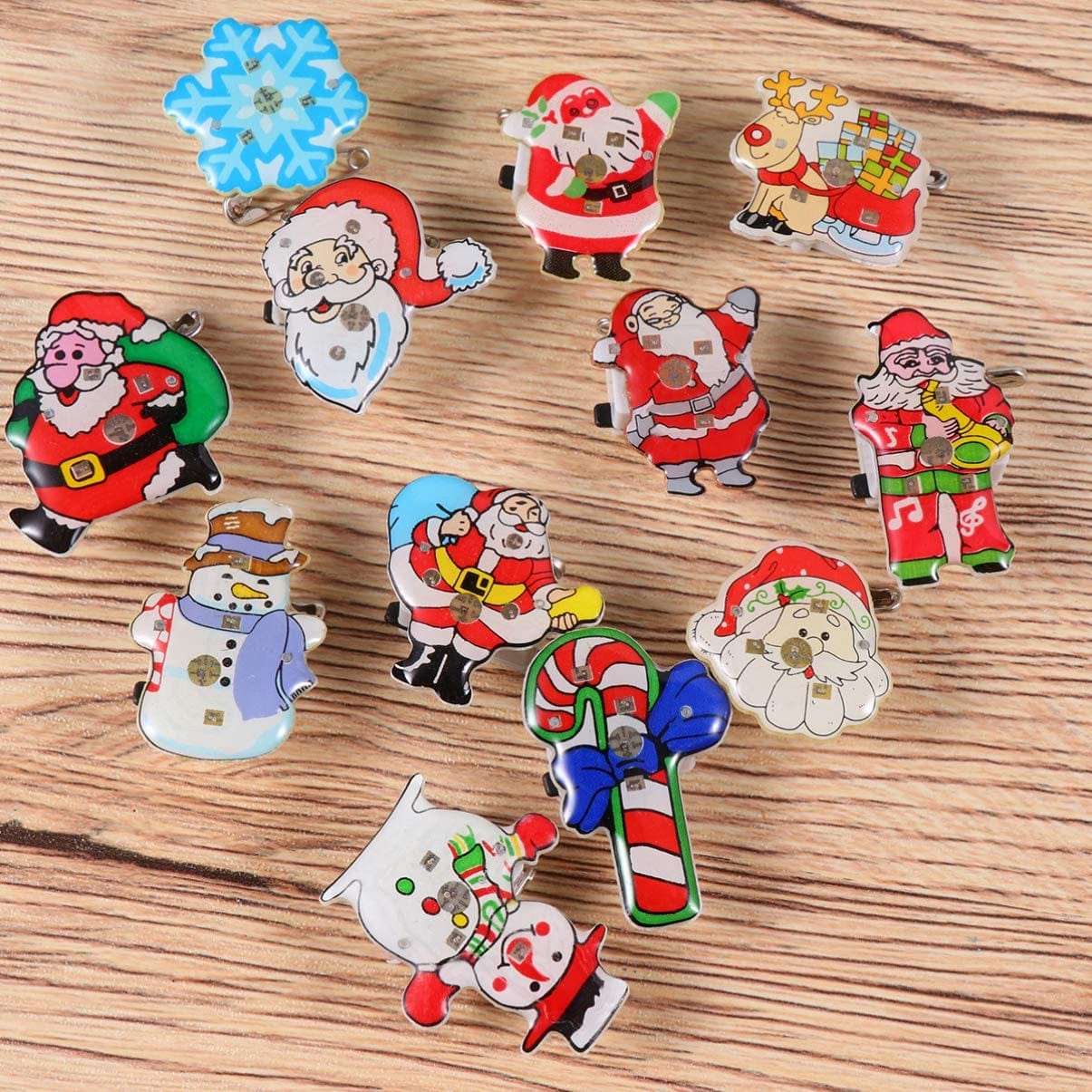 25Pcs Christmas Led Brooch Lapel Pin Light up Flash Lighted Santa Claus Snowman Reindeer Brooch Badge Christmas Light up Toys