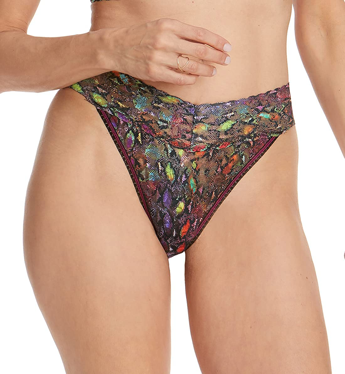 hanky panky, Signature Lace Original Rise Thong, One Size (4-14) Apparel & Accessories > Clothing > Underwear & Socks > Underwear hanky panky Rainboa One Size 