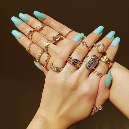 67Pcs Vintage Knuckle Rings Set Stackable Finger Rings Midi Rings for Women Bohemian Hollow Carved Flowers Gold&Silver Rings Crystal Joint Rings with Storage Bag