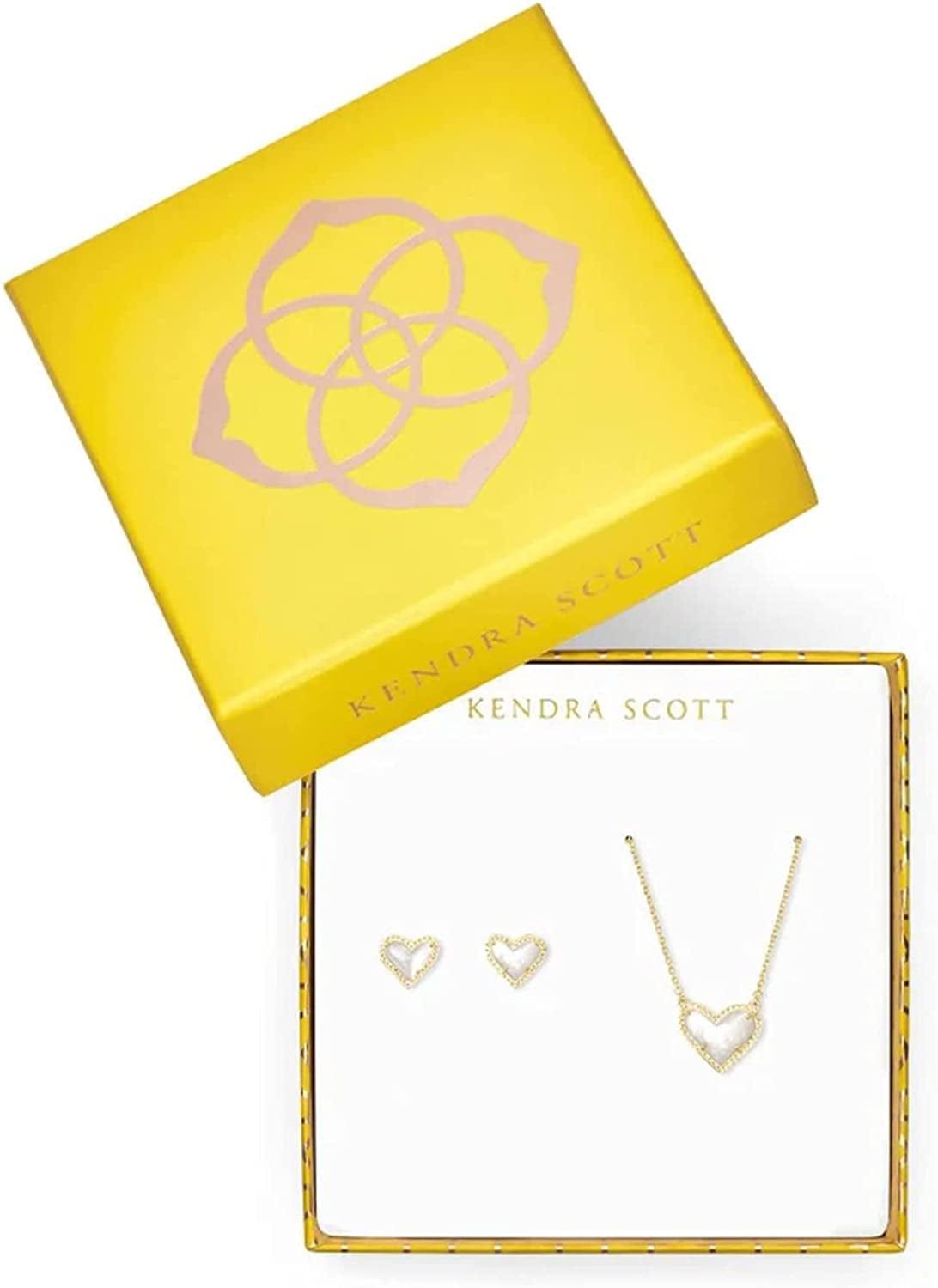 Ari Heart Necklace & Earrings Gift Set