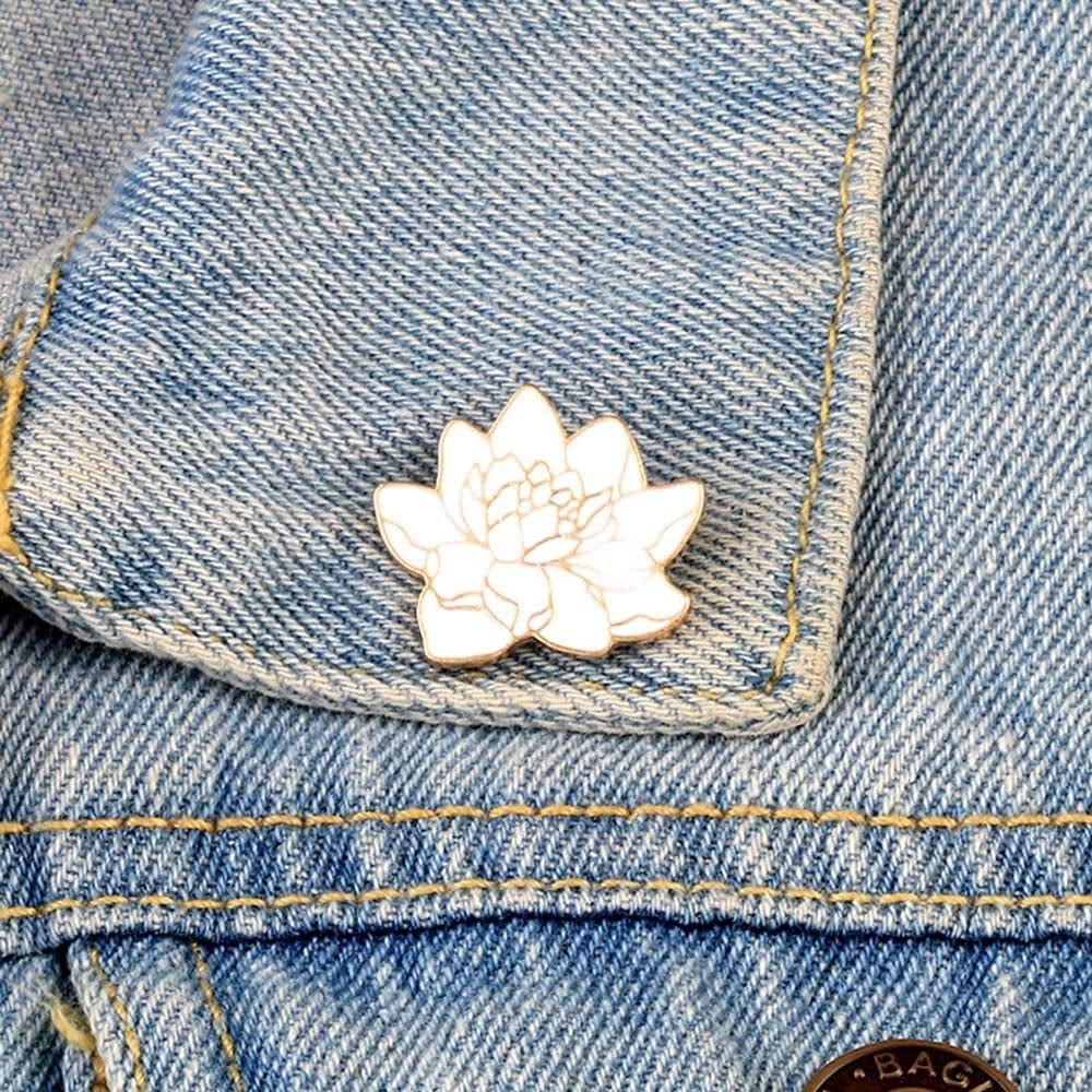 Buddhism White Lotus Flower Brooch Pin Elegant Floral Plant Enamel Pin Pendant Coat Backpack Lapel Pin Women Custom Jewelry for Clothes