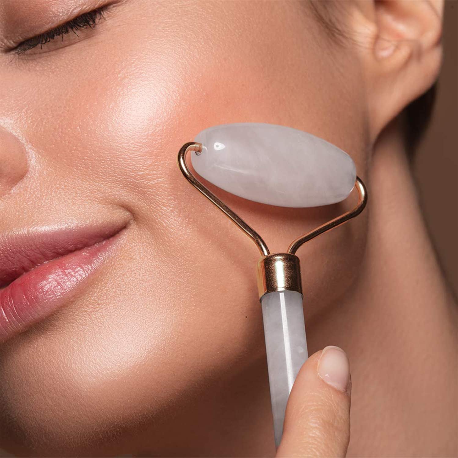 White Face Roller – Skin Care Tool Made of Clear Quartz – Facial Skin Care Products for Improved Circulation – Face Massager Compatible with All Skin Types – for a Fresh and Firm Looking Skin Health & Beauty > Personal Care > Cosmetics > Cosmetic Tools > Skin Care Tools C CRYSTAL LEMON   