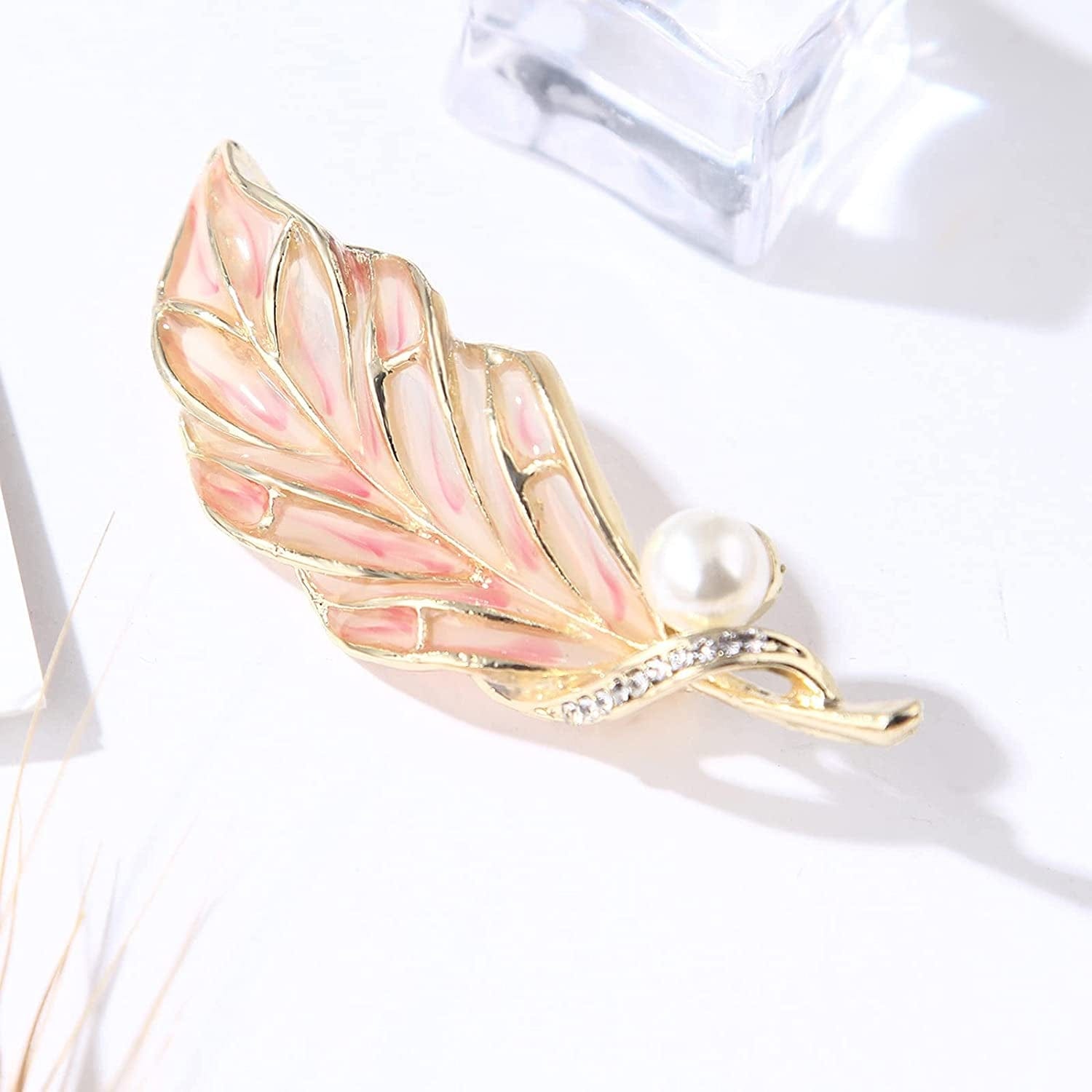 Fashion Hollow Pink Floral Ladies Brooch Delicate Leaf Brooch Lapel Pin Elegant Dress Accessories Jewelry Corsage Corsage Suitable for Hat Bag Suit Tie Wedding Birthday