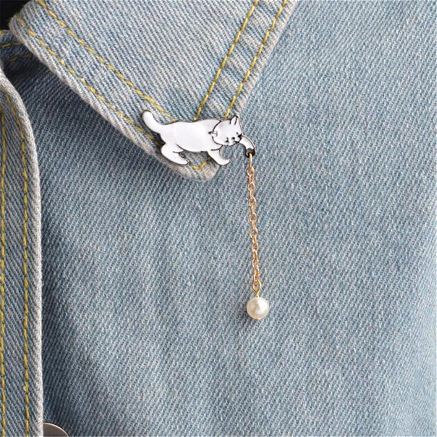 Hsakess Cat Long Chain Tassel Brooch Animal Enamel Lapel Pin Imitation Pearl Tassel Badge Collar Brooch for Bag Decor, White