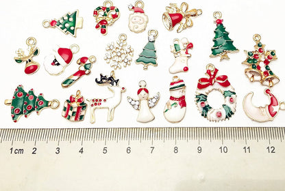 Libiline 38Pcs Christmas Pendant Charm for Necklace Bracelet Jewelry Making Clothes Sewing Bags Decoration Charm Diy Scrapbooking Supply(Christmas Styles)
