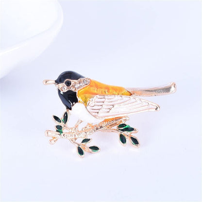 Lovely Crystal Swallow Animal Brooch Bird Lapel Pin Women Jewelry Excellent Assorted Color 4.5X2.5Cm