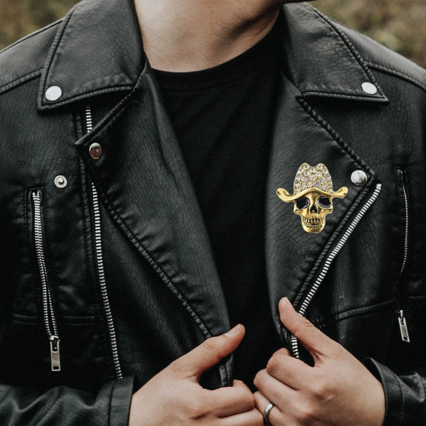 Skull Brooch, Gold Plated Skeleton Brooch Pin for Women Men, Goth Pirate Brooches with Rhinestones, Halloween Pins for Backpacks, Hat, Jackets, Lapel, Collar (Skull Gold)