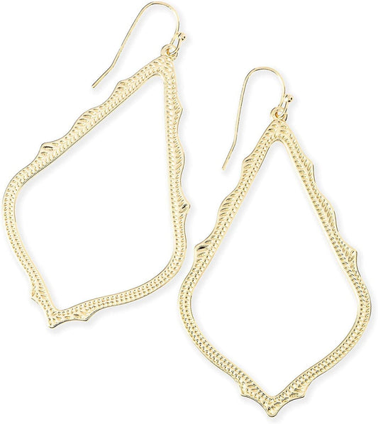 Close-up of Sophee drop earrings minimalist design