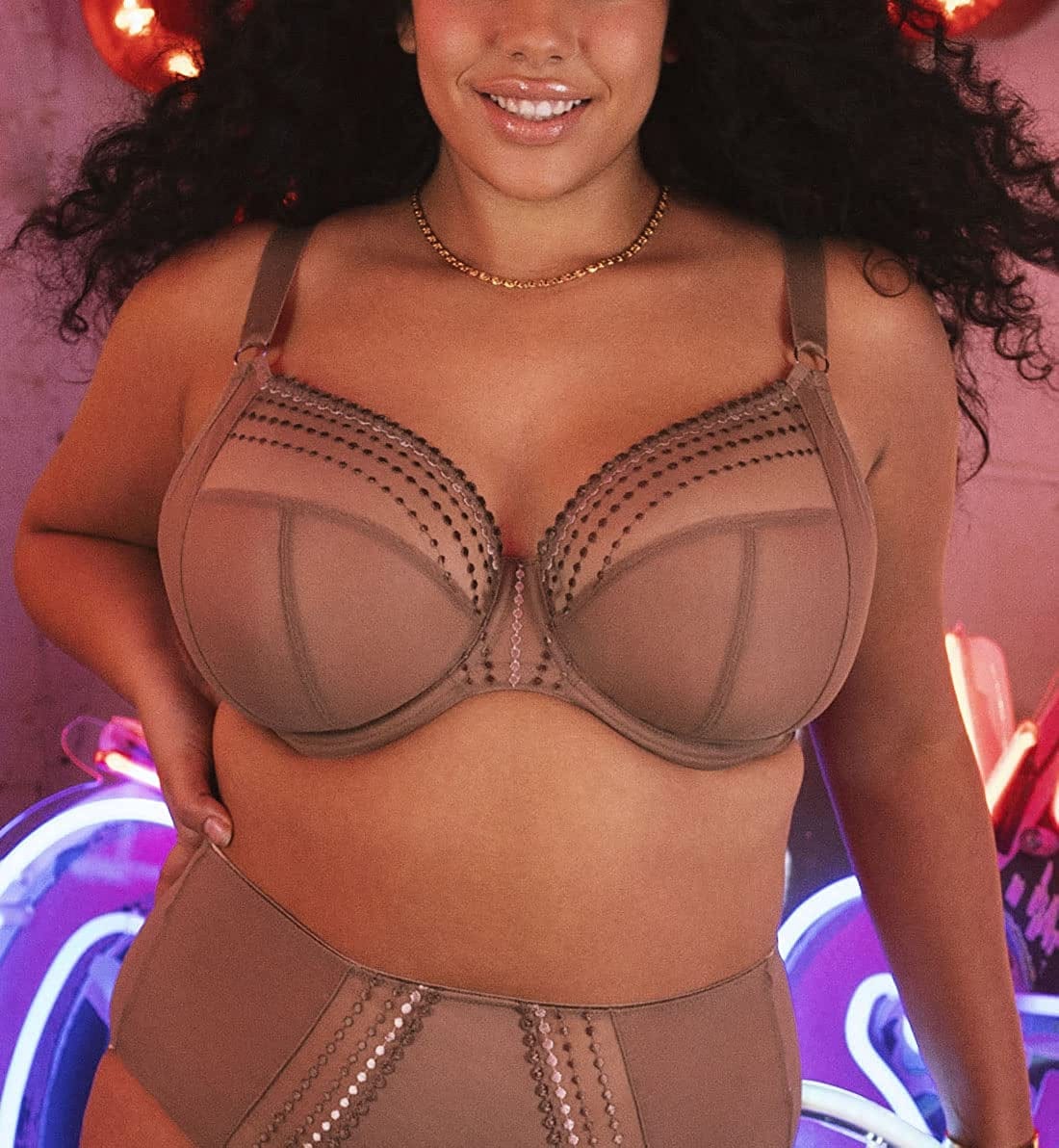 Women'S plus Size Matilda Underwire Embroidered Plunge Bra
